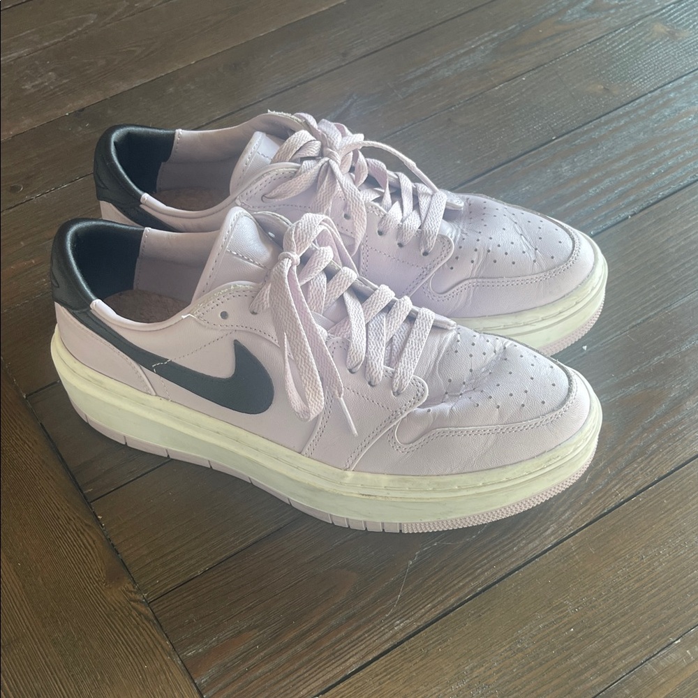 Nike Light Purple and Black Low-Top Sneakers